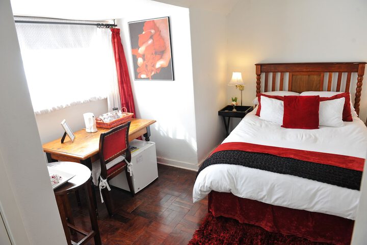 Room 4 of 156