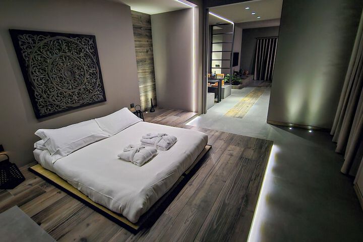 Room 33 of 64