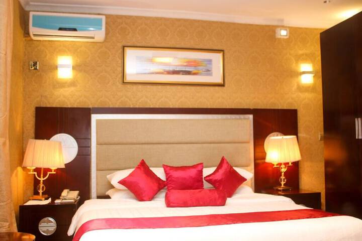 Room 9 of 78