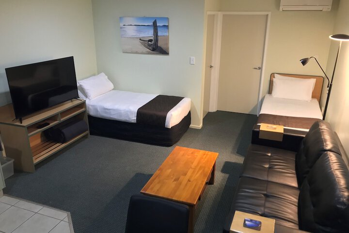 Room 16 of 38