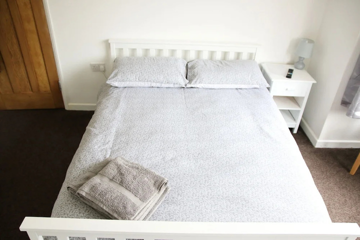 Room 5 of 12