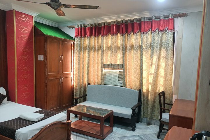 Room 12 of 37