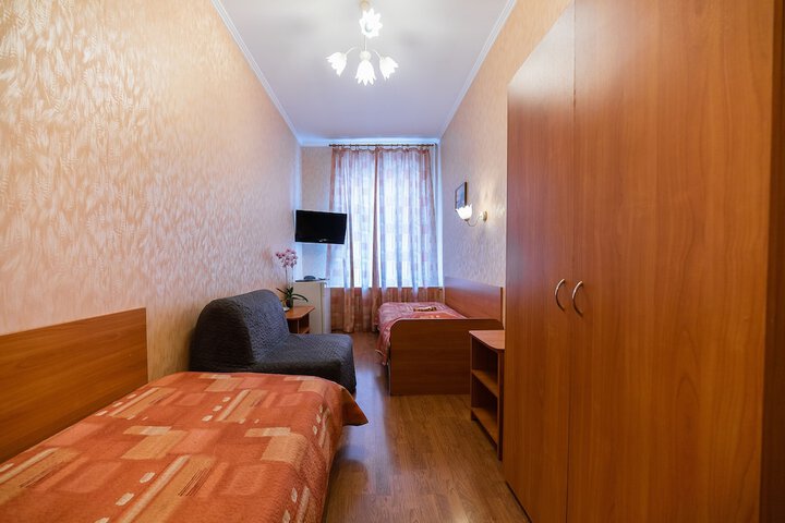 Room 32 of 66