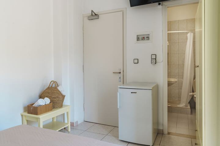 Room 12 of 64
