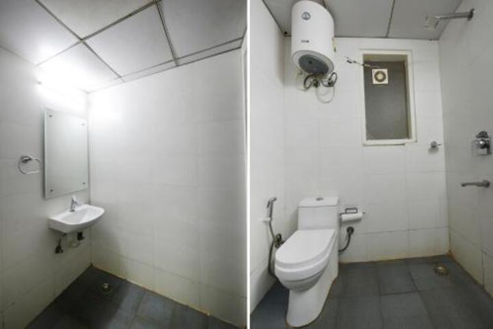 Room 3 of 32
