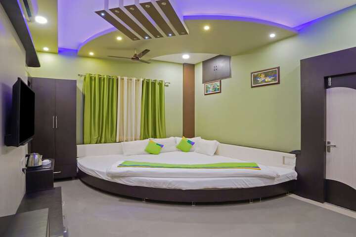 Room 13 of 19