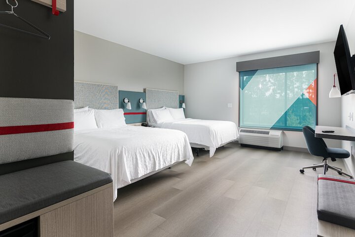 2 Queen Beds (8 of 11)