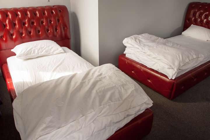 Room 27 of 68