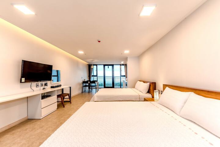 Room 12 of 173