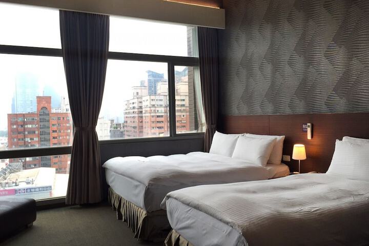 Room 11 of 38