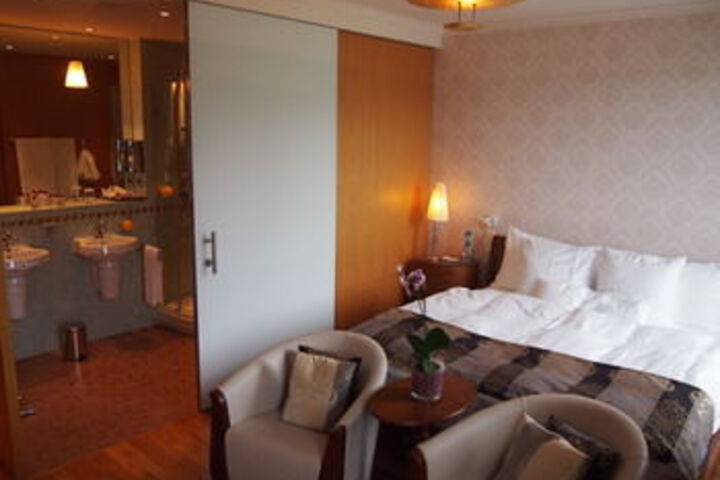 Room 40 of 93