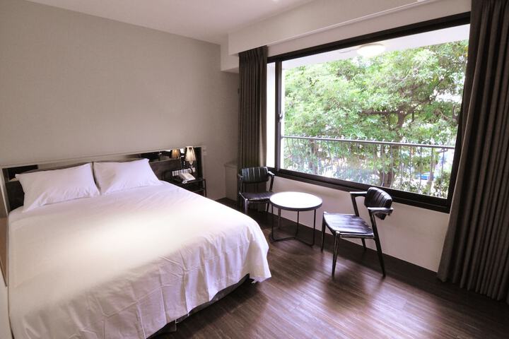 Room 25 of 77