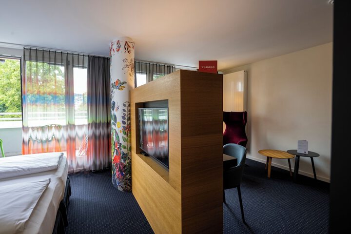 Room 30 of 111