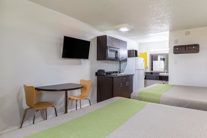 Room 9 of 33