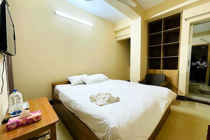 Room 7 of 33