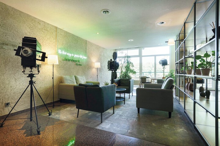 Entrance & Lobby
