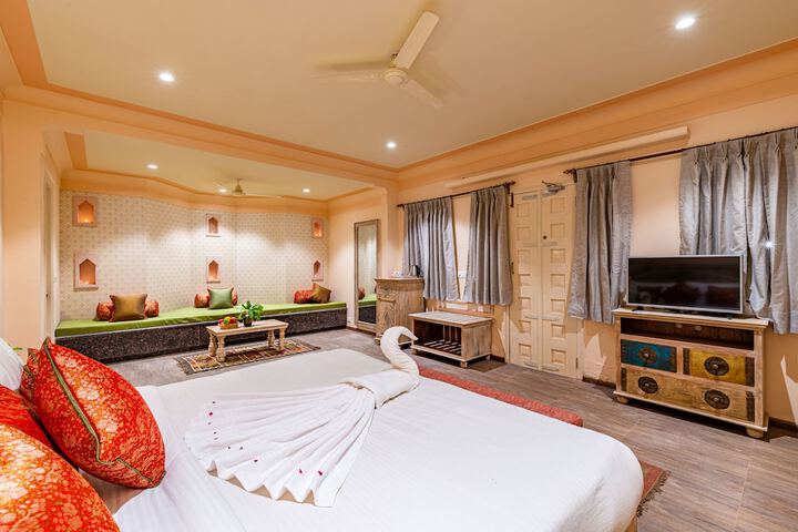 Room 6 of 33