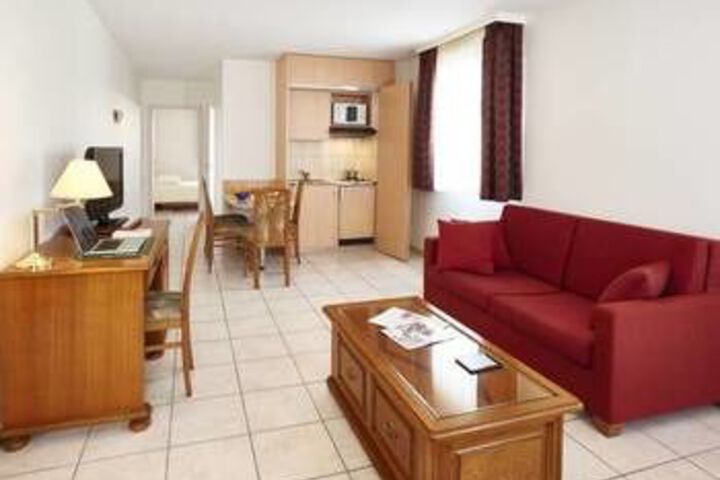 Room 8 of 9