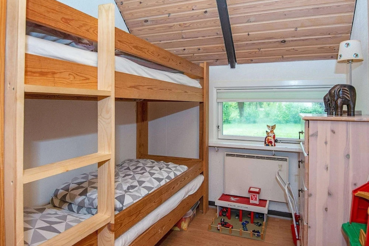 Room 2 of 16