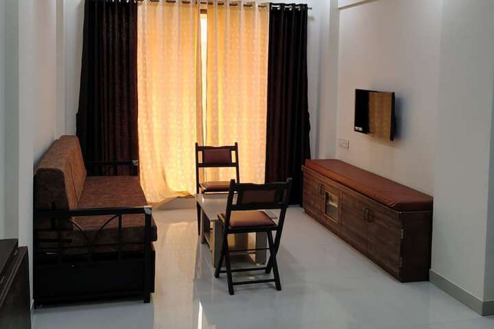 Room 5 of 16