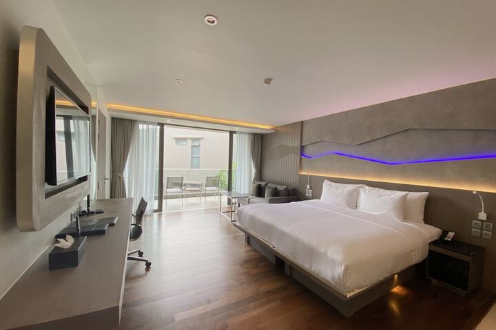 Room 33 of 98
