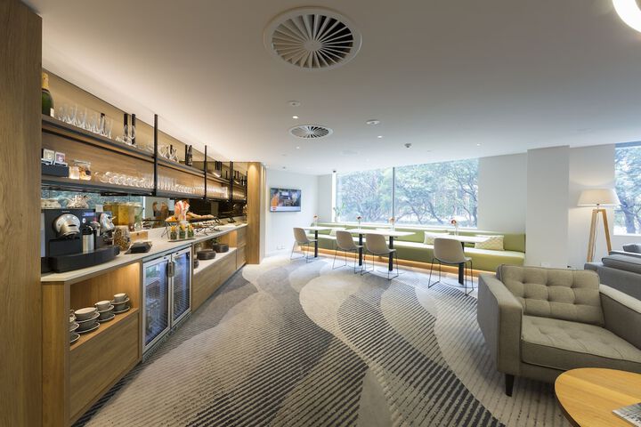 Lounge 103 of 112