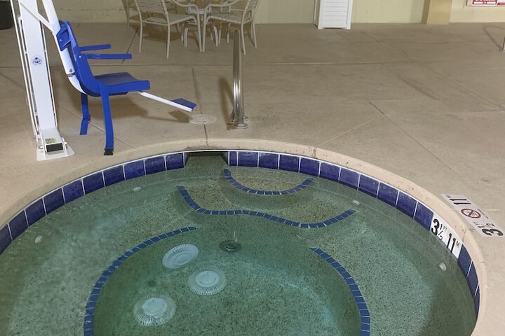 Indoor spa tub