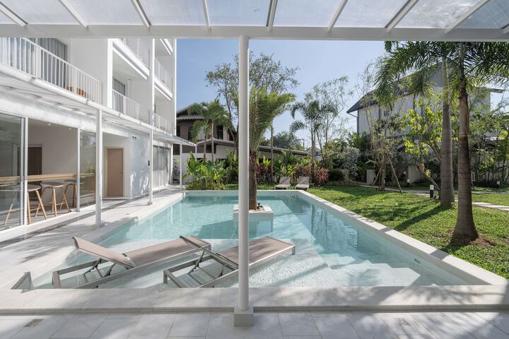 Pool 13 of 29