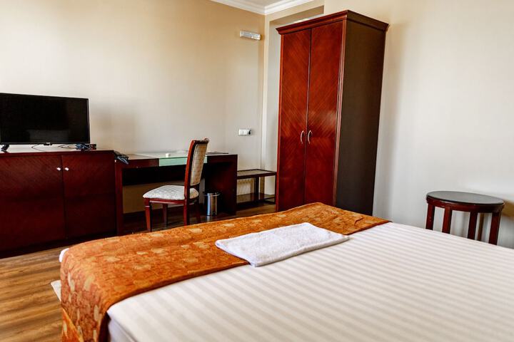 Room 17 of 19