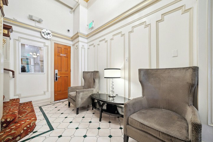 Entrance & Lobby