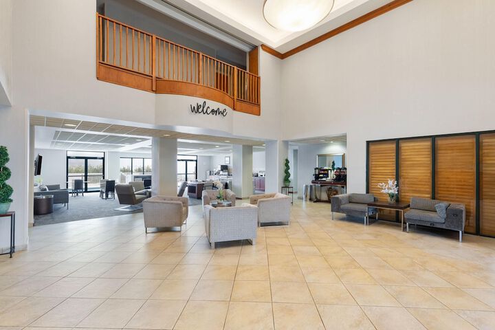 Entrance & Lobby