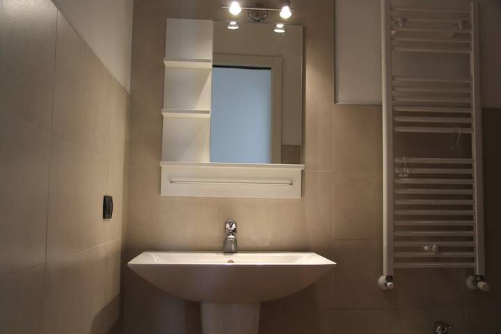 Room 70 of 172
