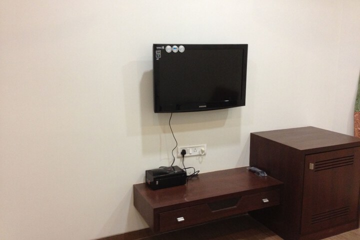 Room 5 of 157