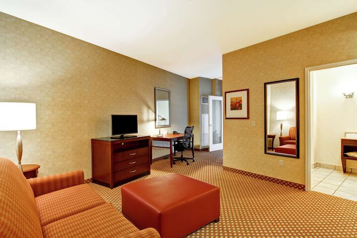 Room 12 of 82