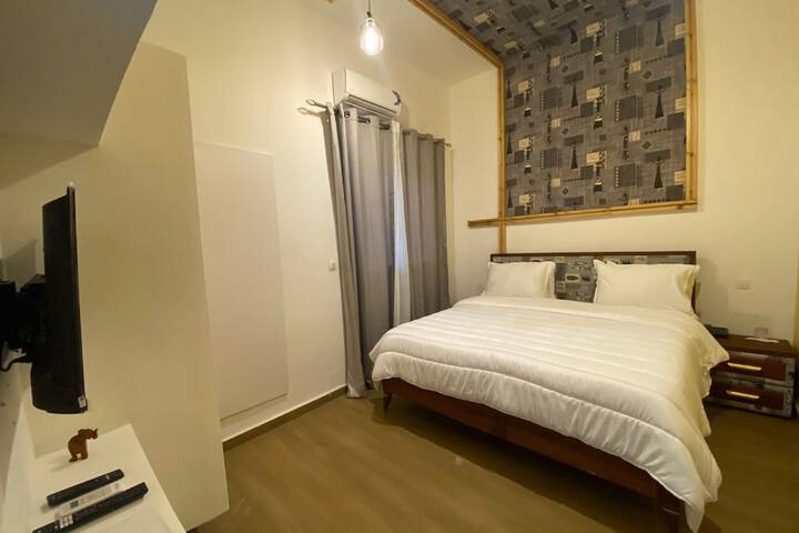 Room 4 of 27
