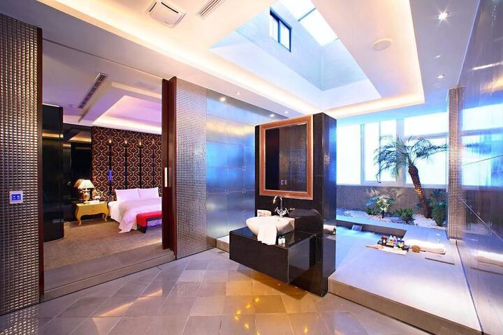 Room 21 of 29