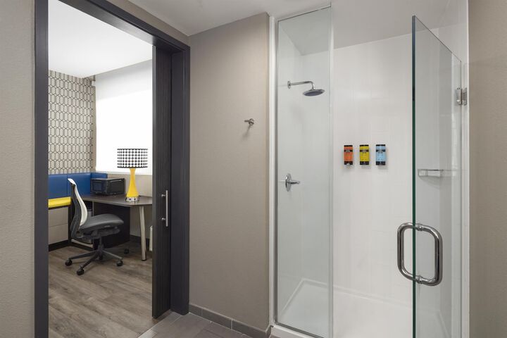 Room 17 of 27