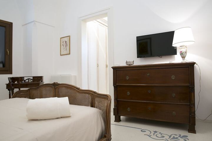 Room 5 of 39