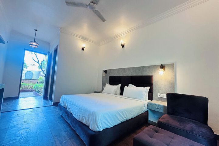 Room 8 of 25