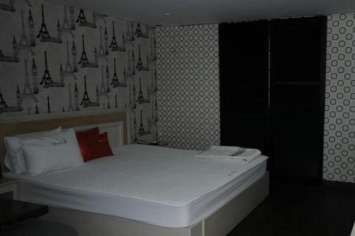 Room 6 of 6