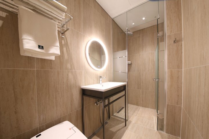 Room 15 of 19