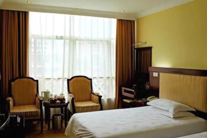 Room 3 of 9