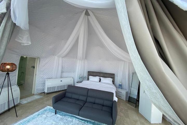 Room 4 of 9