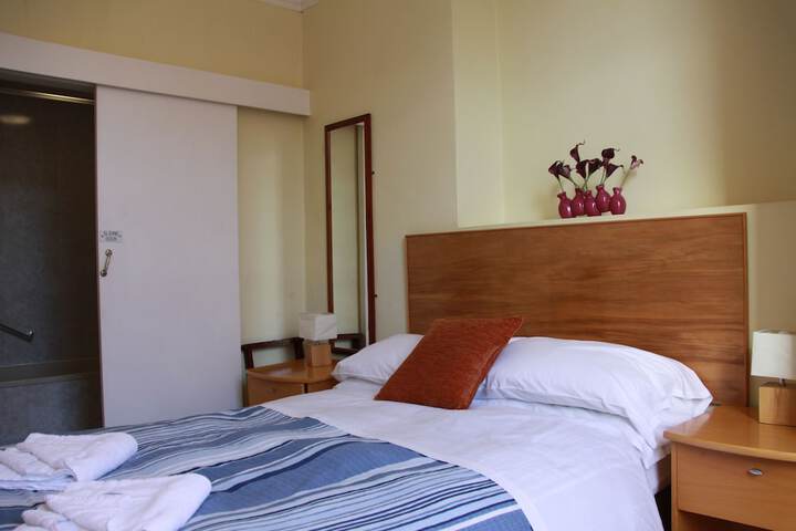 Room 6 of 81