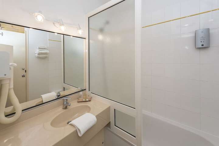 Room 15 of 29