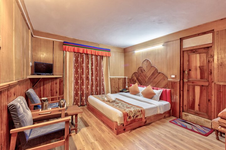 Room 8 of 20