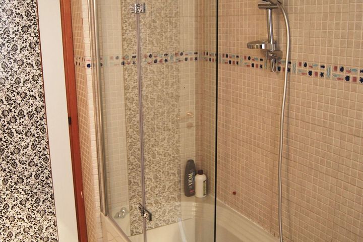 Room 4 of 27