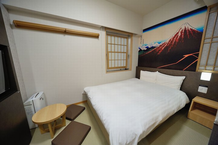 Room 10 of 93