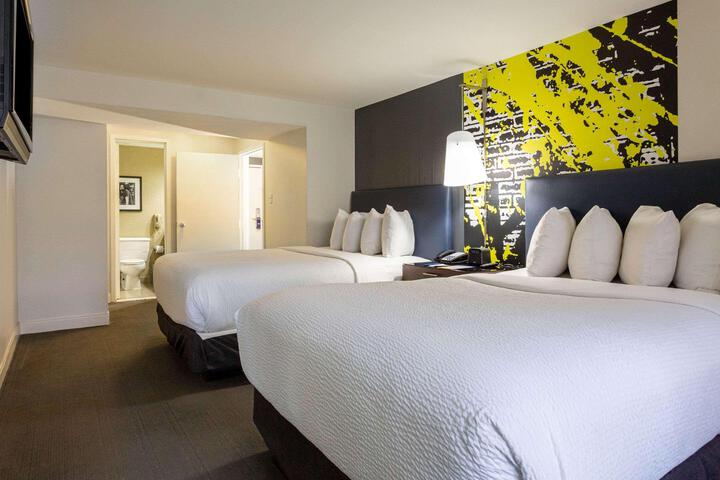 2 Double Beds (3 of 10)
