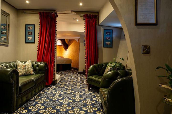 Room 3 of 67
